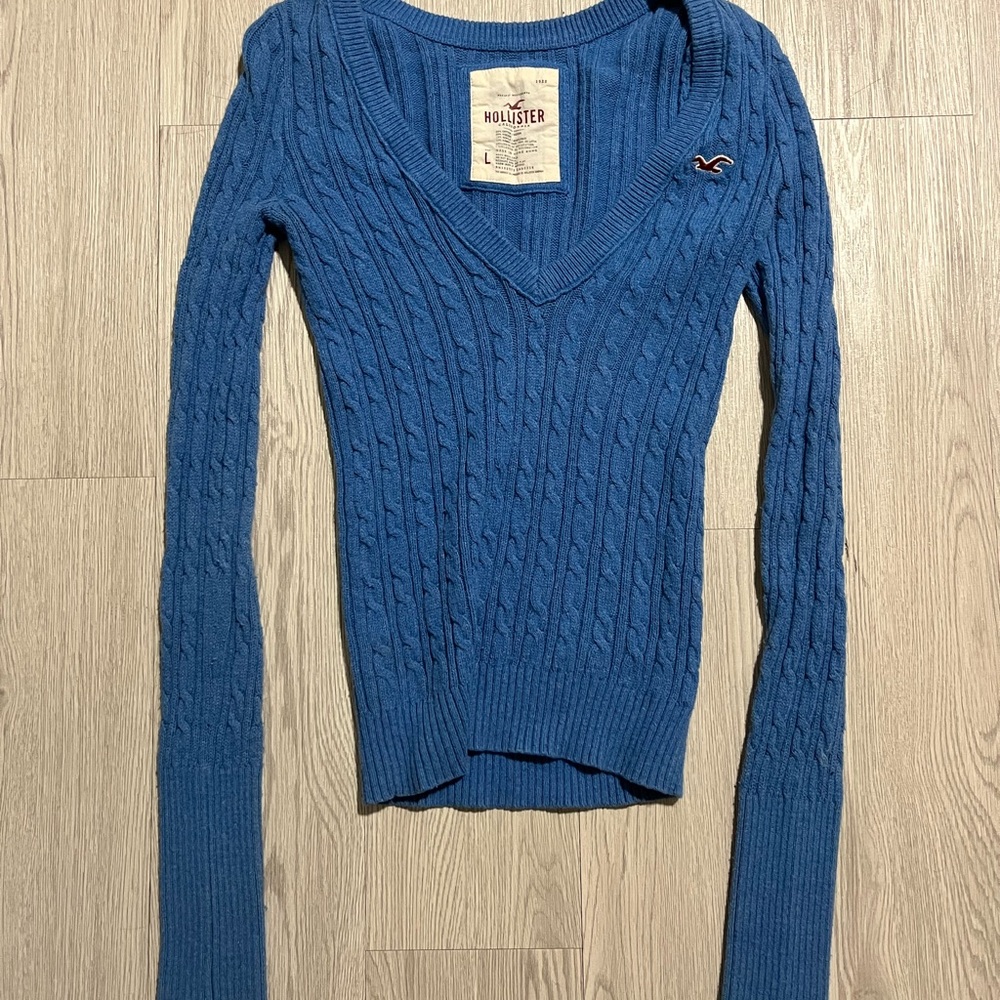 Hollister Women's Deep Blue V-Neck Sweater